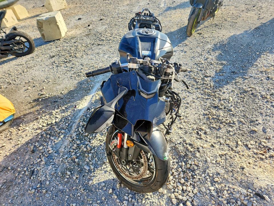 2025 Kawasaki ZX1002 L