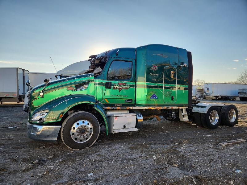 2019 Peterbilt 579 Semi Truck