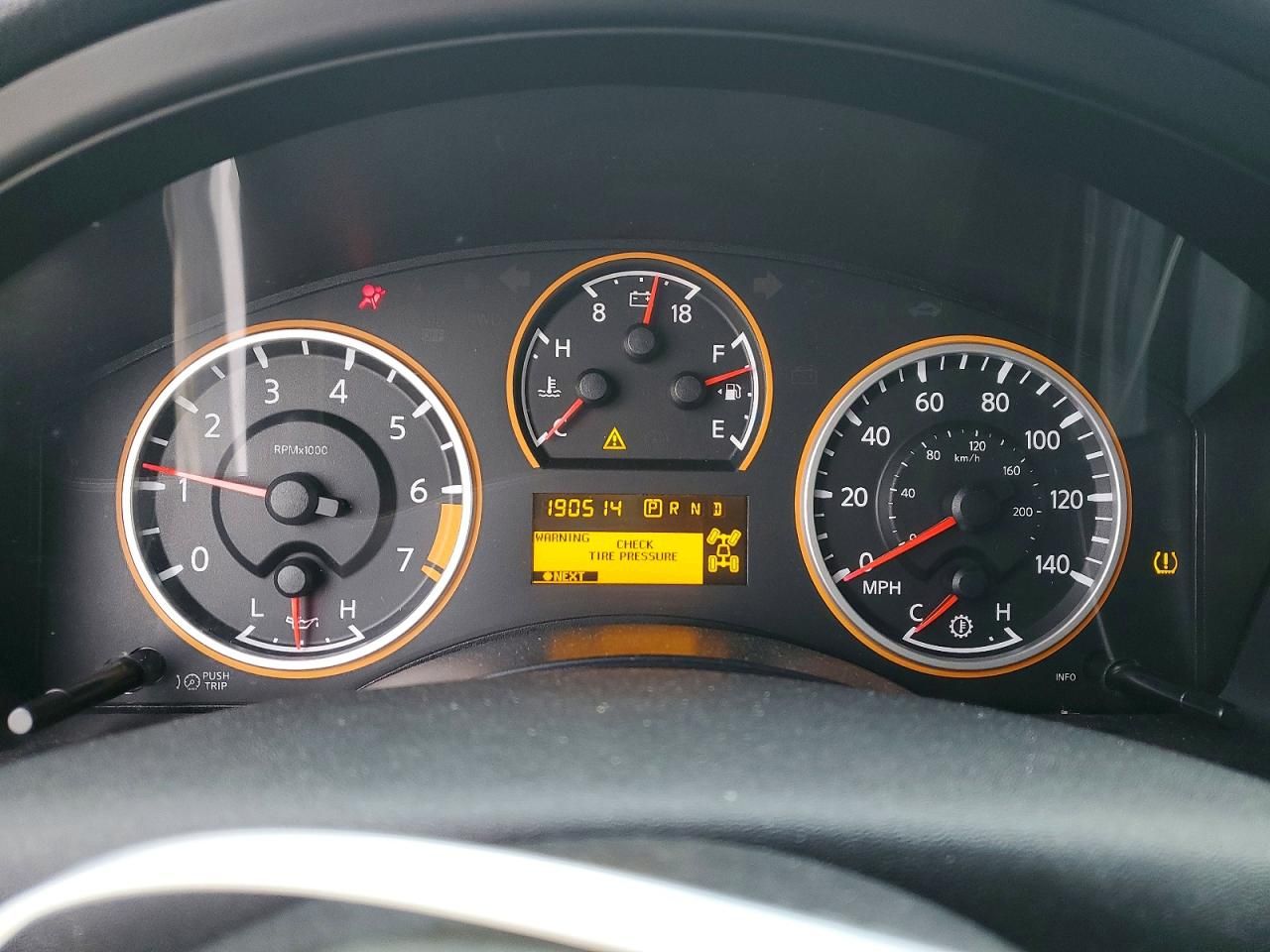 2011 Nissan Armada sv