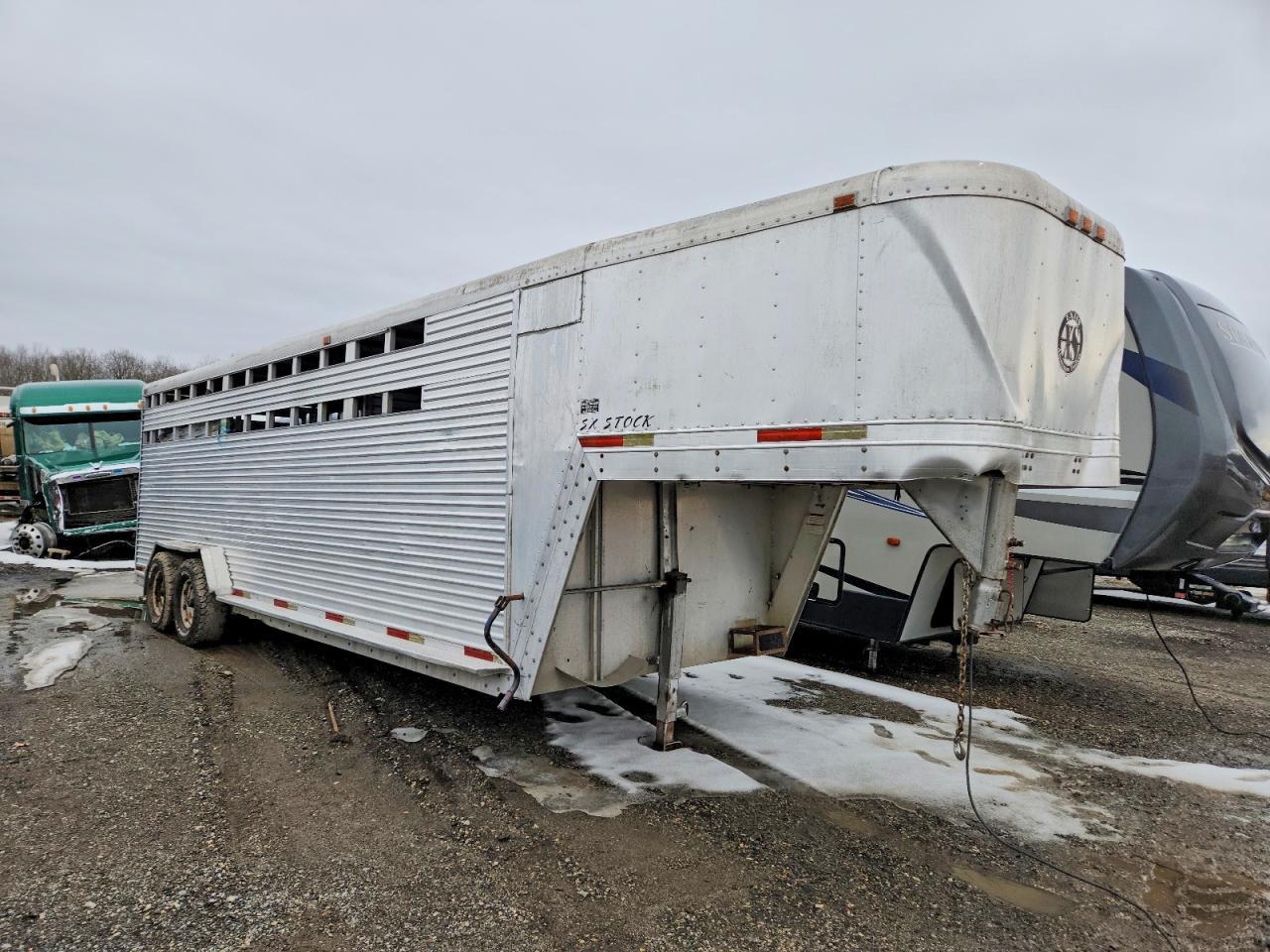 2000 Exxiss Livestock Trailer
