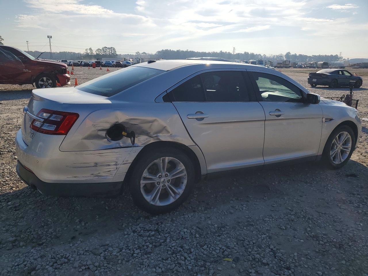 2016 Ford Taurus sel