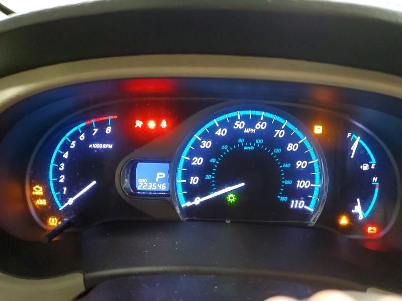 2012 Toyota Sienna xle 8-passenger