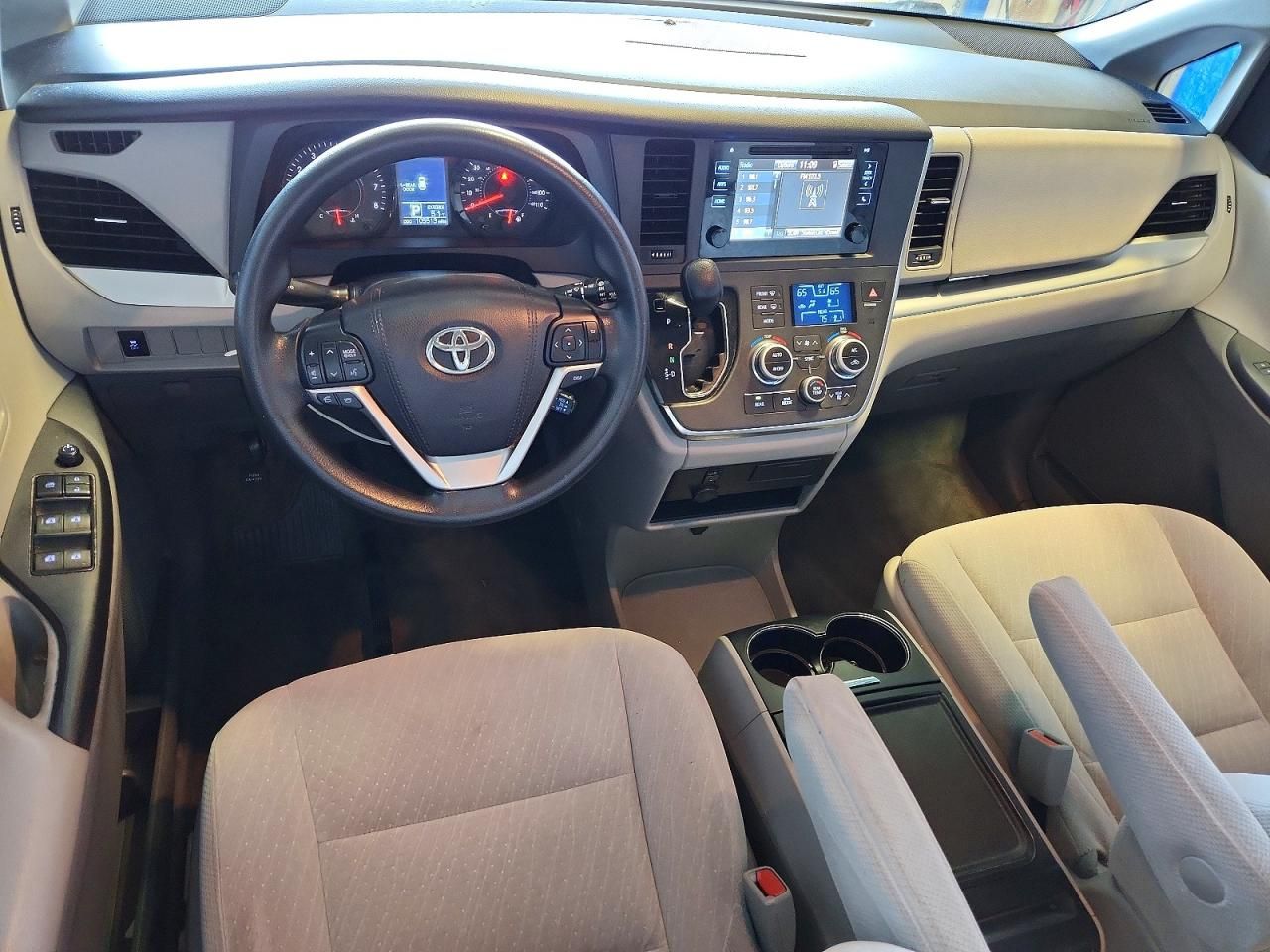 2017 Toyota Sienna le