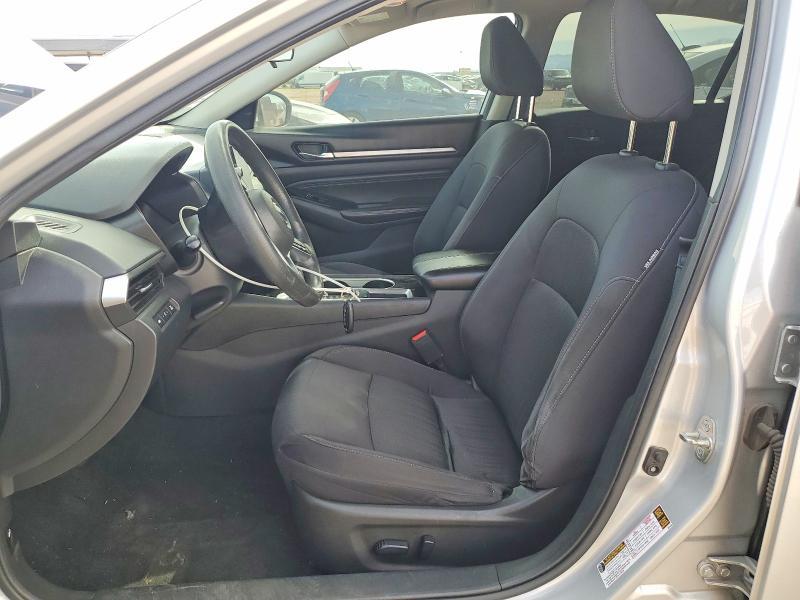 2021 Niss Altima 2.5 sv