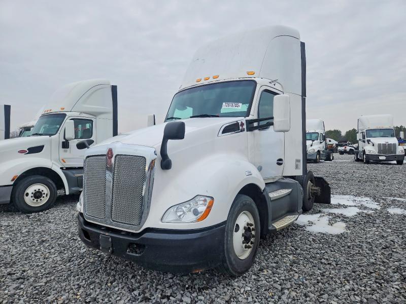 2016 Kenworth T680 Semi Truck