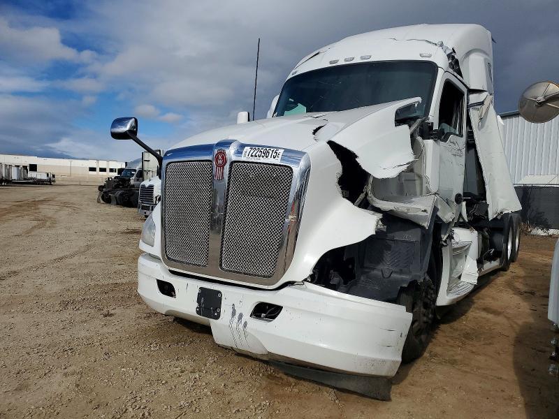 2019 Kenworth T680 Semi Truck