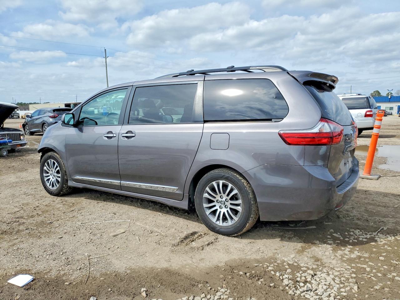 2020 Toyota Sienna xle Premium 8-passenger
