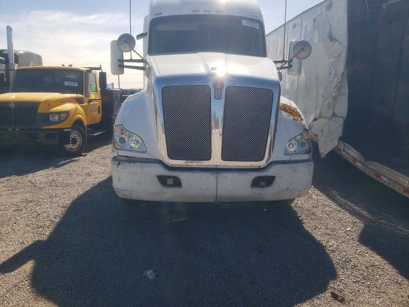 2015 Kenworth T880 Semi Truck