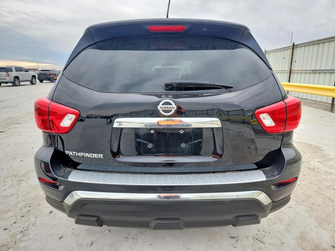 2017 Nissan Pathfinder s