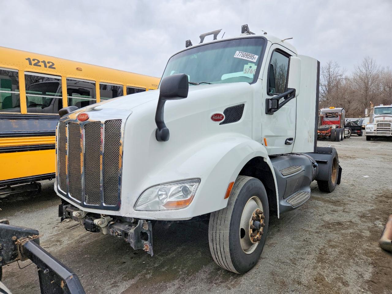 2018 Peterbilt 579 Semi Truck