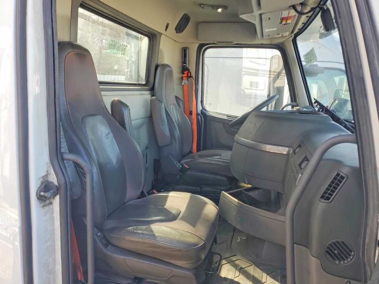 2020 Volvo VNR Semi Truck