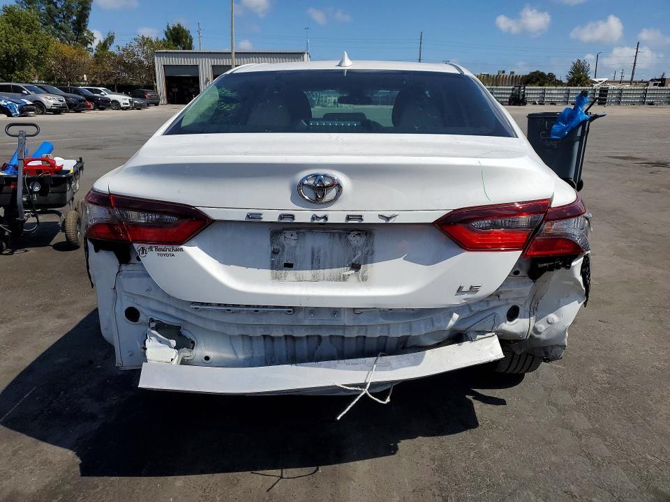 2024 Toyota Camry le