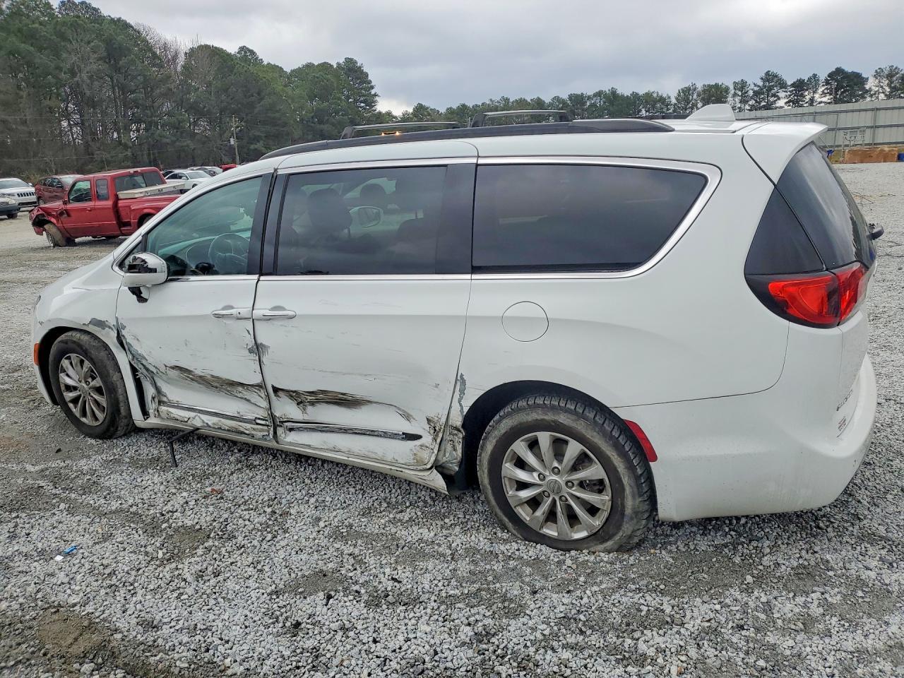 2017 Chrysler Pacifica Touring l