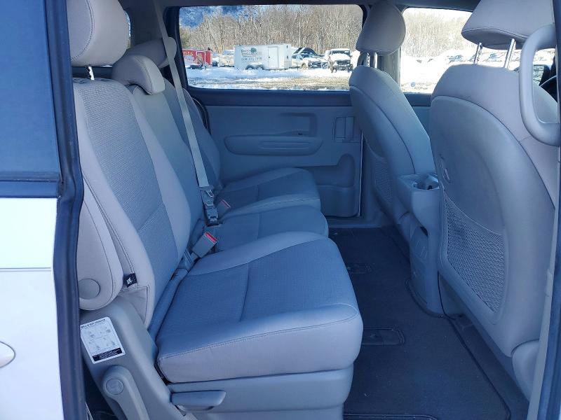2018 KIA Sedona lx