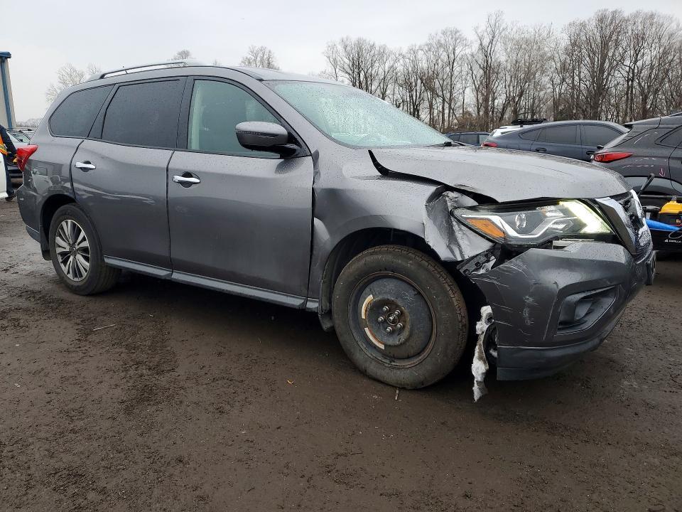 2017 Nissan Pathfinder sv