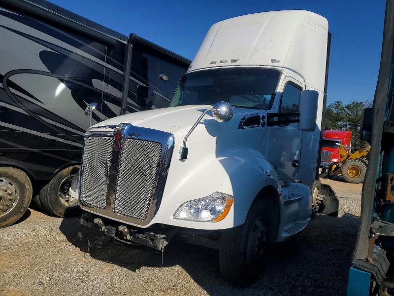 2015 Kenworth T680 Semi Truck