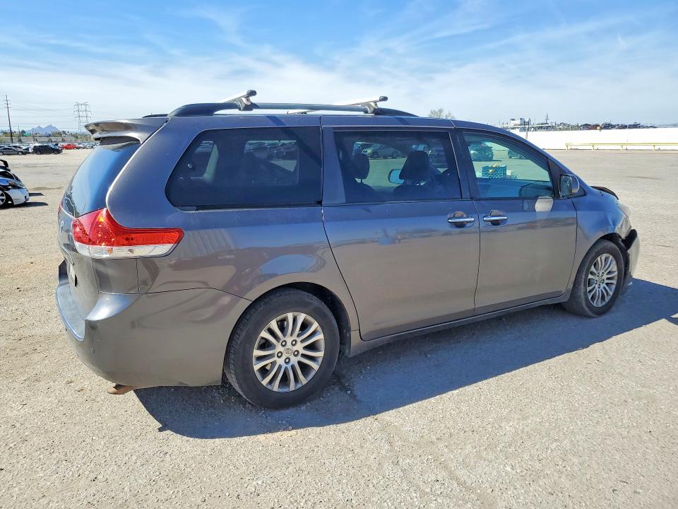 2013 Toyota Sienna xle