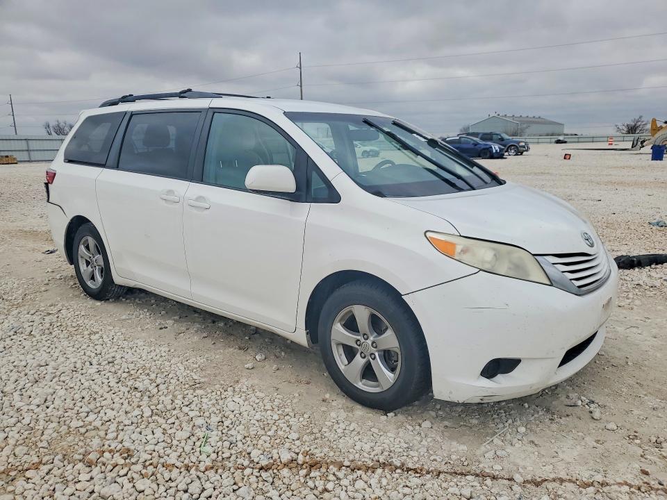 2016 Toyota Sienna le
