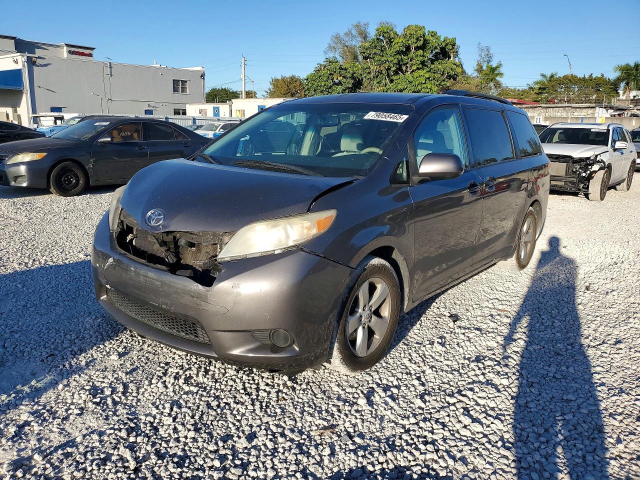 2011 Toyota Sienna le 8-passenger