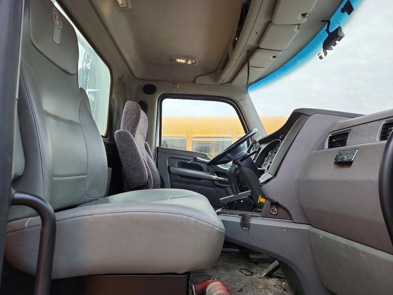 2016 Kenworth Construction T680