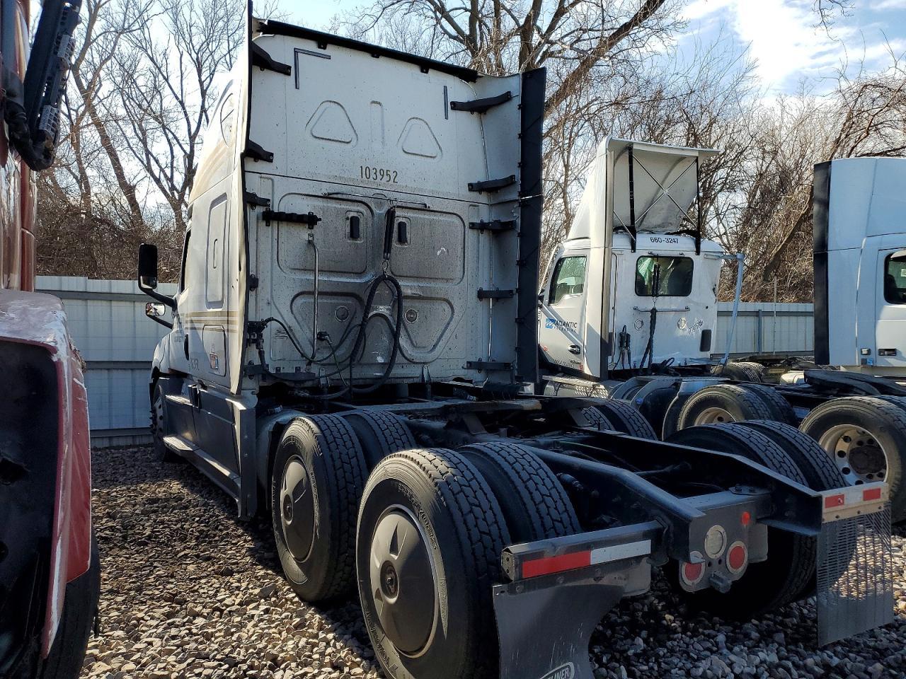 2020 Freigliner 2020 Freightliner Cascadia 126 Semi Truck