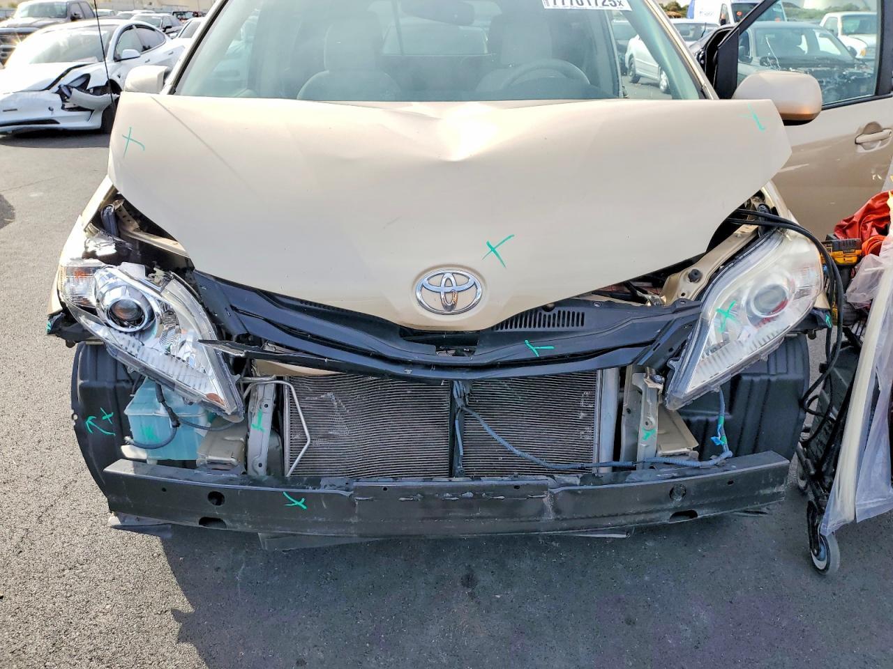 2011 Toyota Sienna le