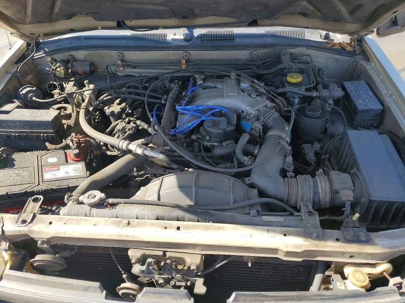 1997 Nissan Pathfinder xe
