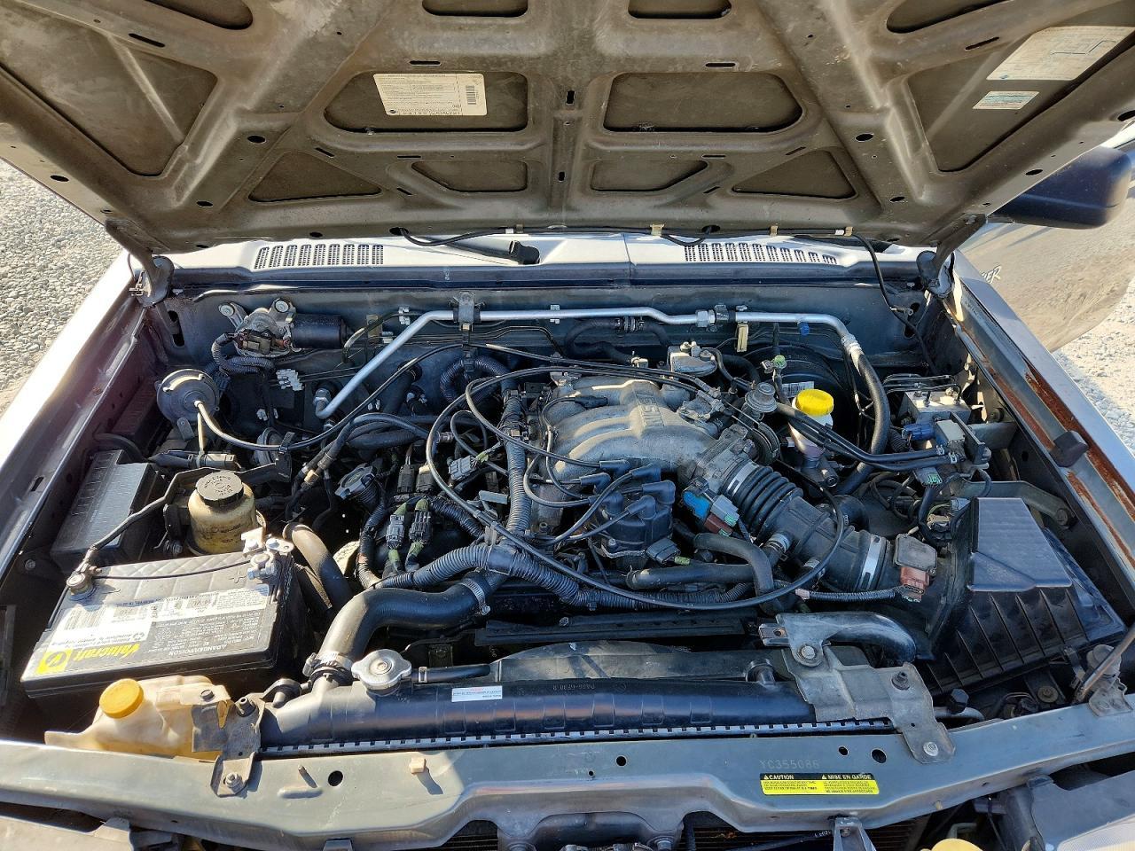 2000 Nissan Frontier Crew Cab XE