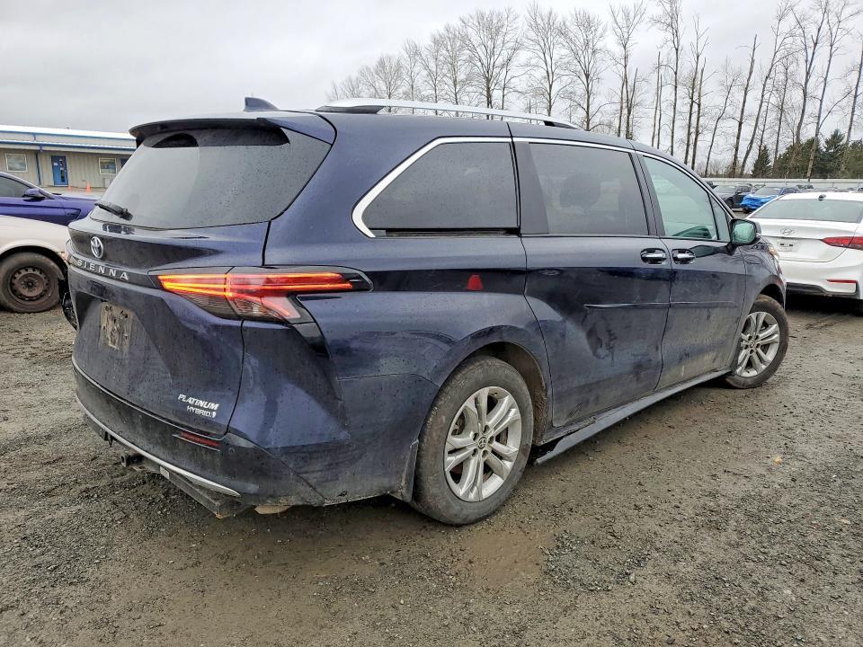 2023 Toyota Sienna Limited