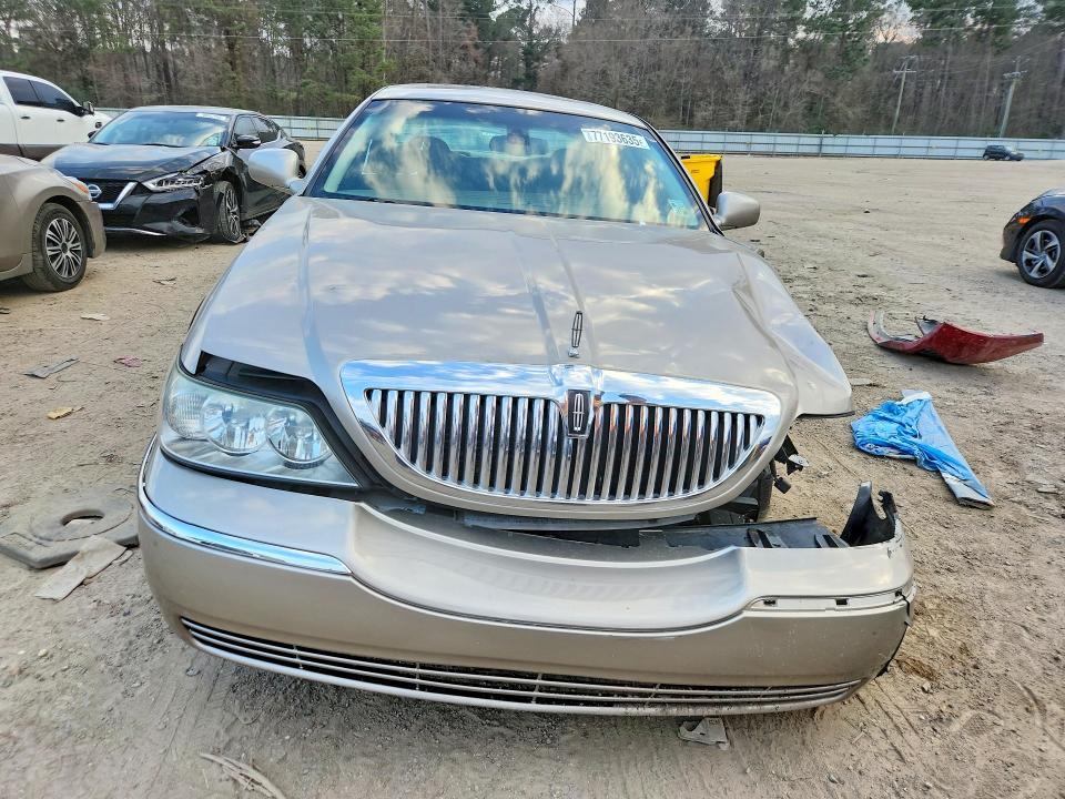 2003 Lincoln Town car Signature