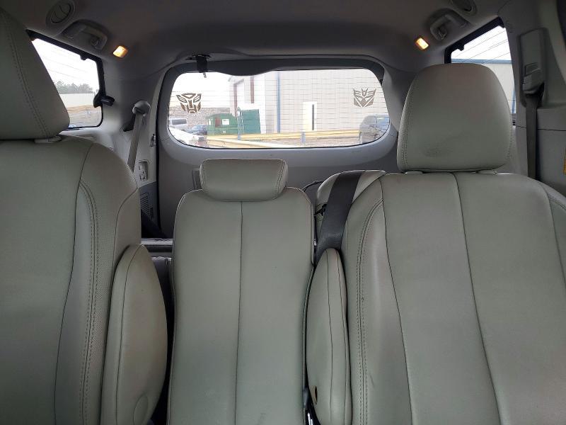 2014 Toyota Sienna xle 8-passenger