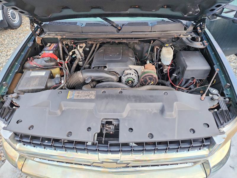 2009 Chevrolet Silverado Flatbed Truck