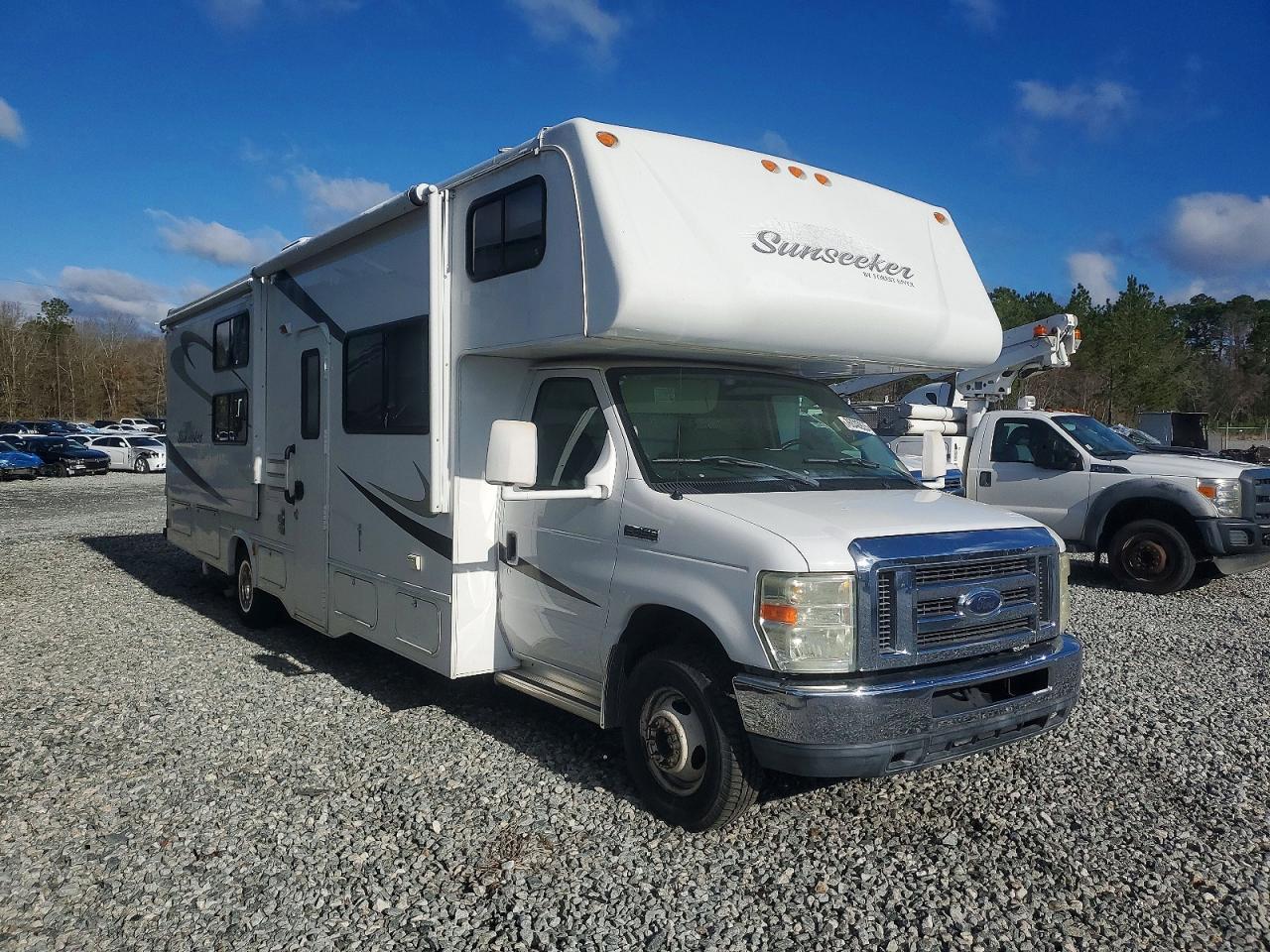 2010 Ford Econoline E450 Super Duty Cutaway Van