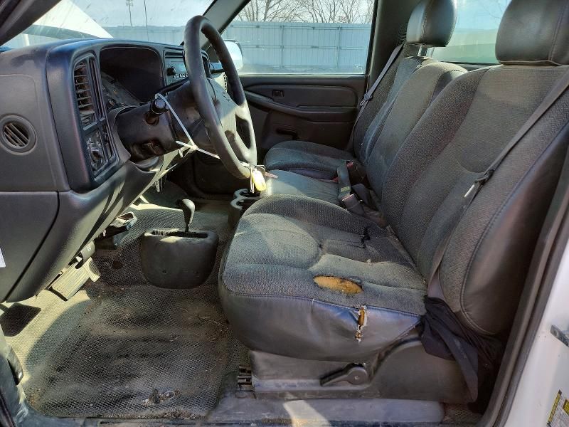 2005 Chevrolet Silverado 2500 Utility / Service Truck