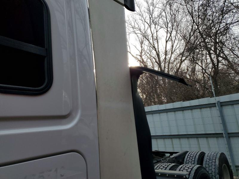 2015 Freightliner Cascadia Semi Truck