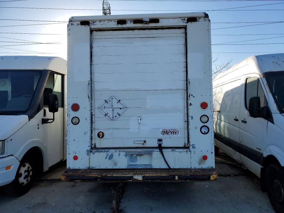 2001 Freightliner Mt45g Delivery Truck