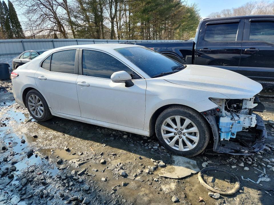 2020 Toyota Camry le