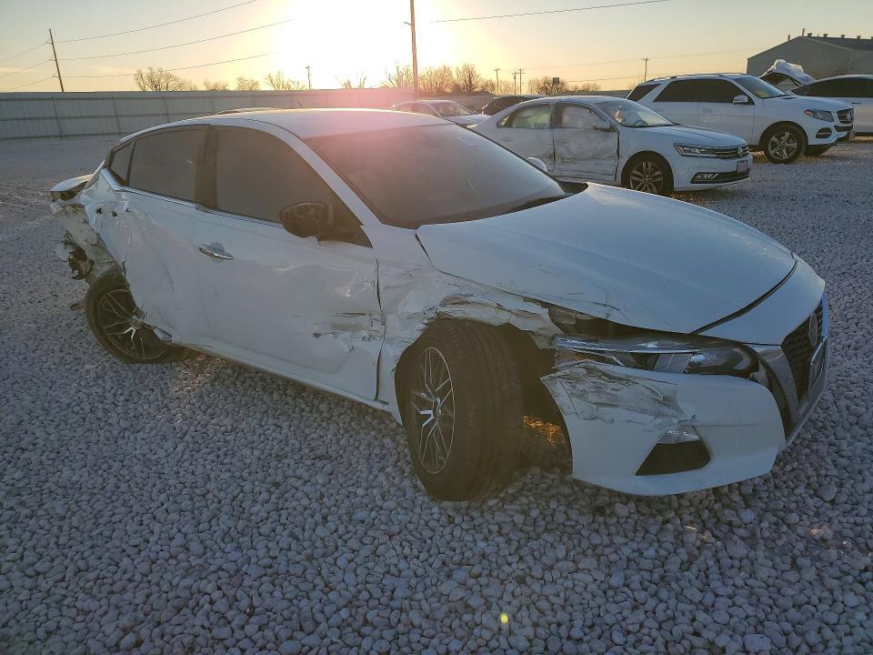 2020 Niss Altima s