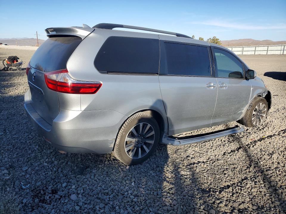 2019 Toyota Sienna xle