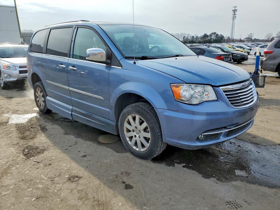 2011 Chrysler Town & Country Touring l