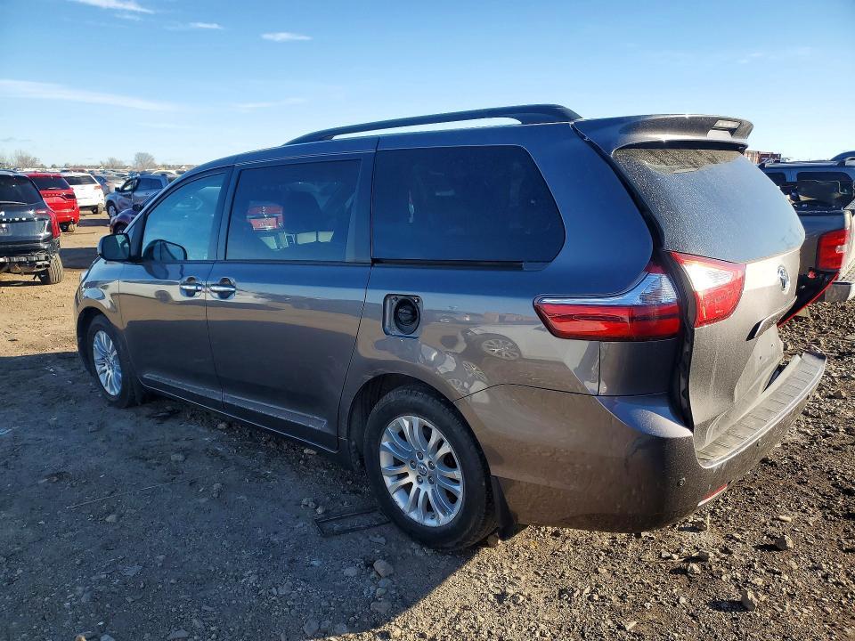 2017 Toyota Sienna xle 8-passenger