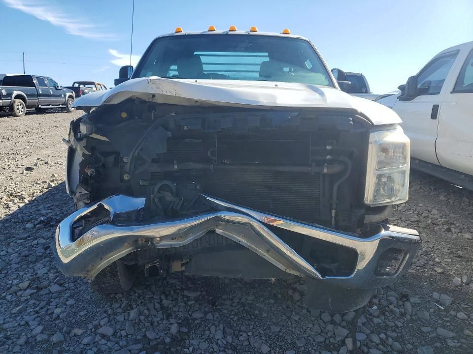 2016 Ford F350 Super Duty Flatbed Truck