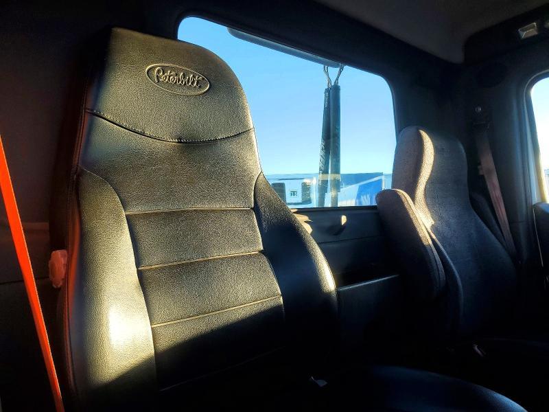 2017 Peterbilt 579-Semi Truck
