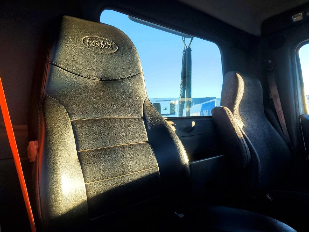 2017 Peterbilt 579-Semi Truck