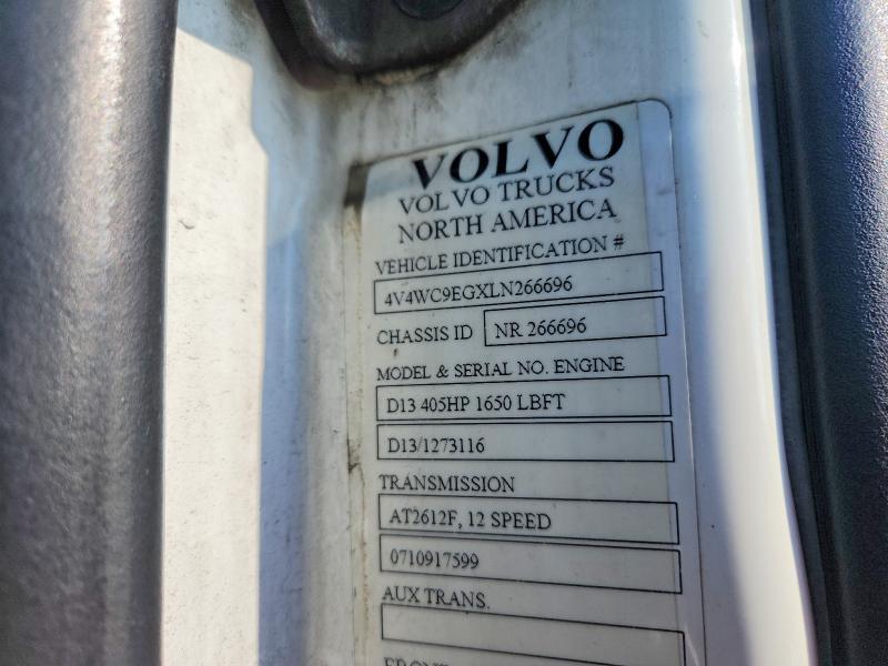 2020 Volv O VNR Semi Truck