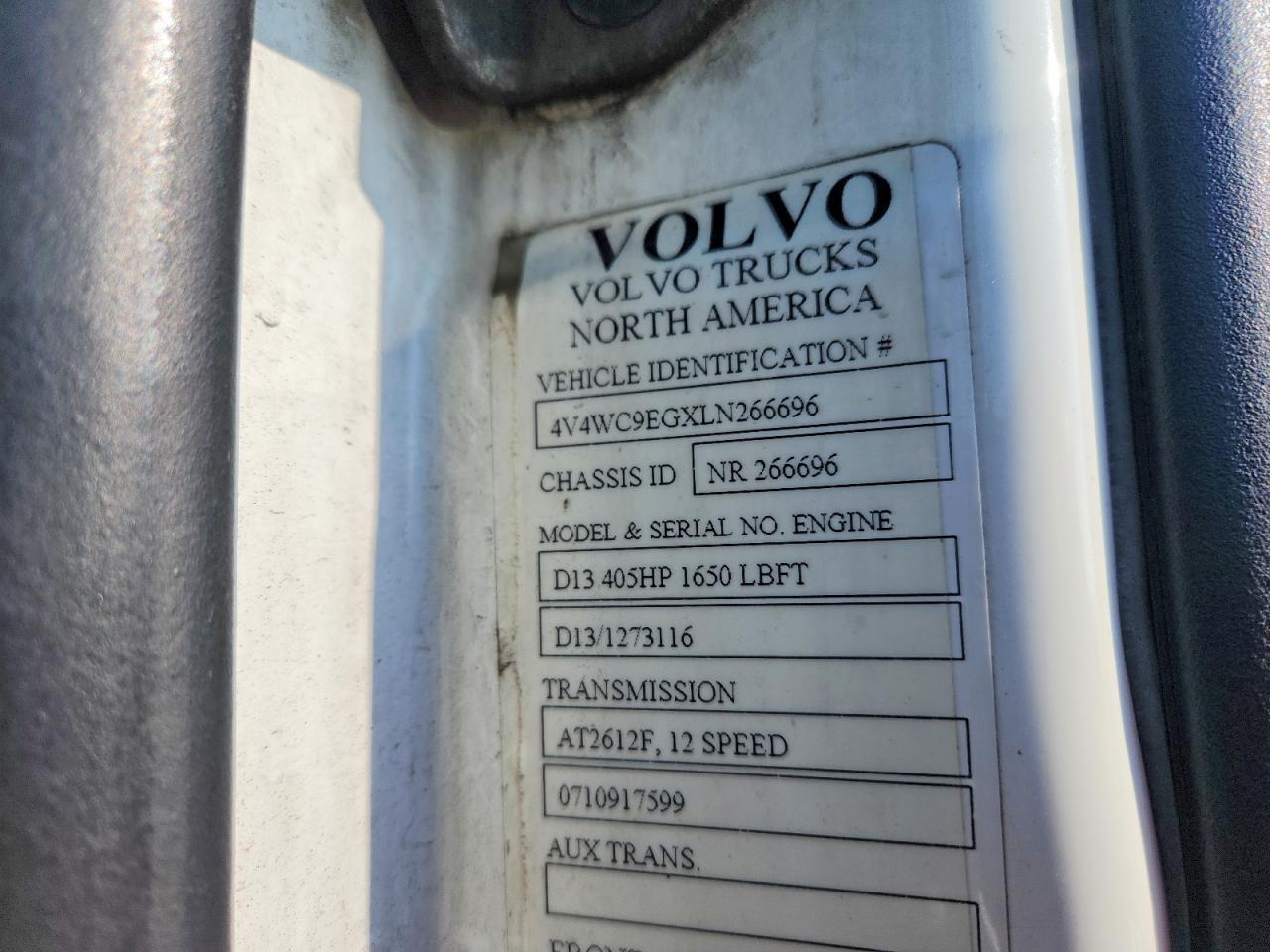 2020 Volv O VNR Semi Truck