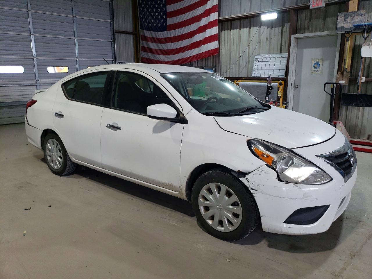 2019 Nissan Versa sv