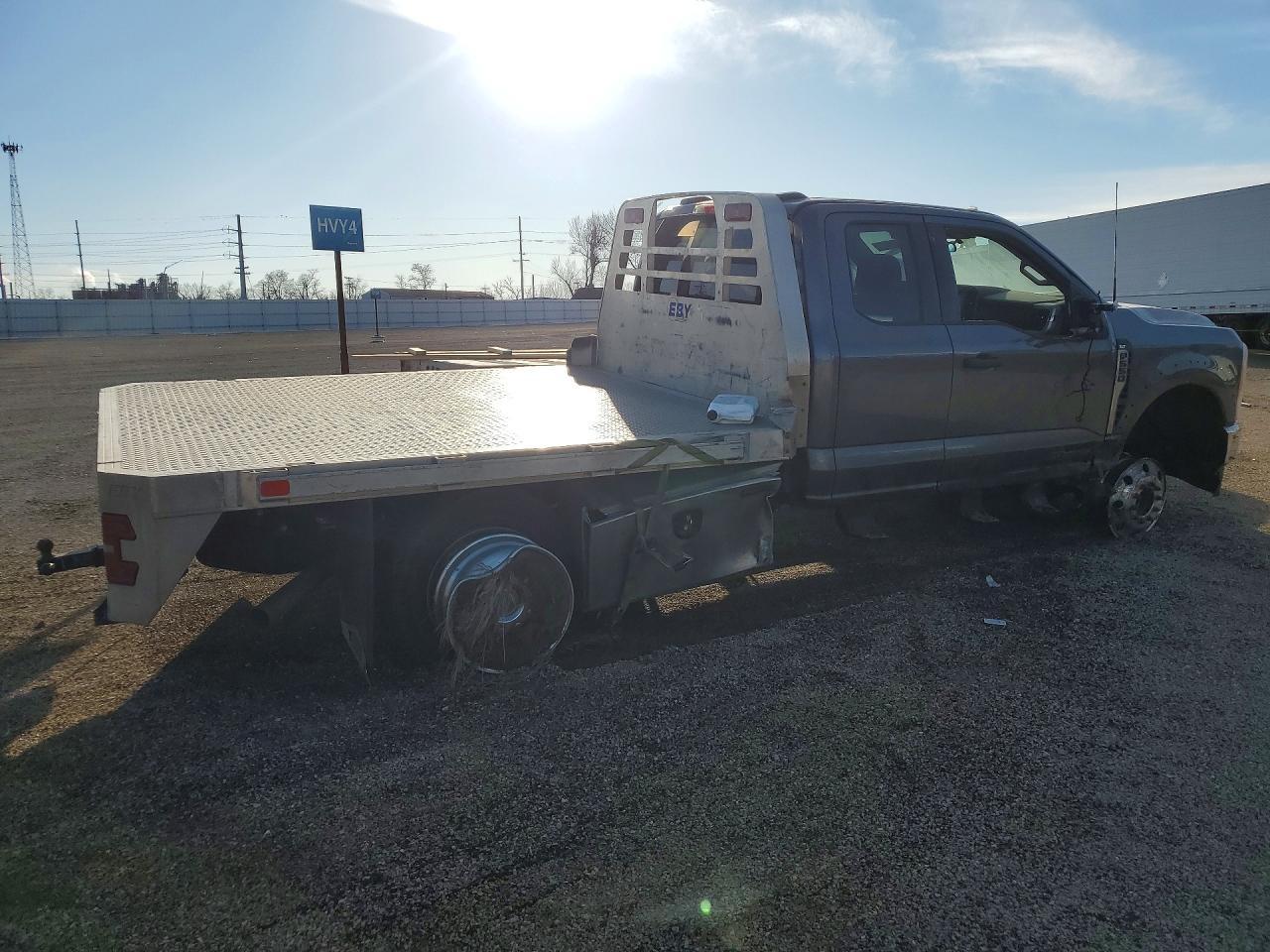 2023 Ford F550 Super Duty Flatbed Truck