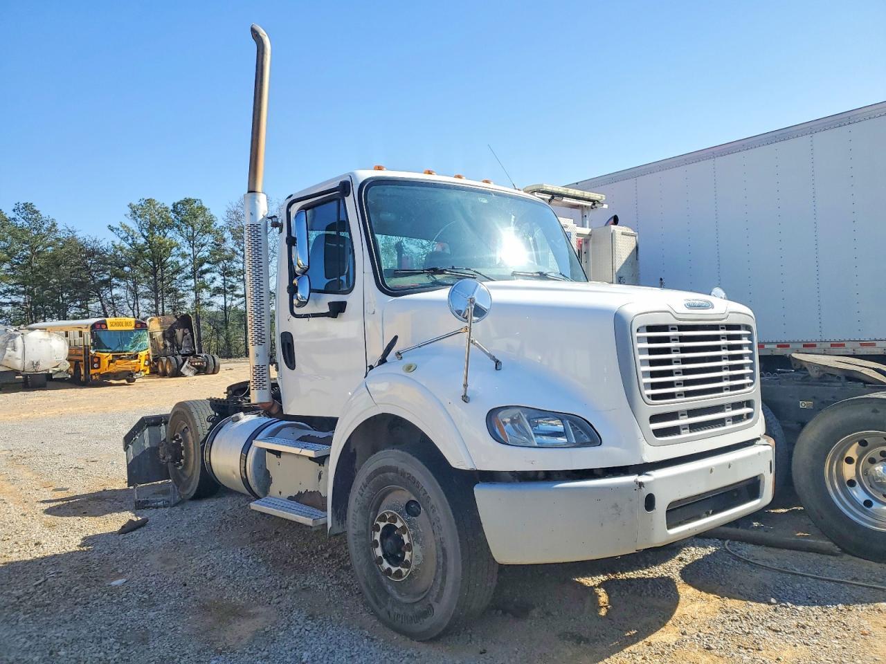 2015 Freightliner Business Class M2 Semi Truck
