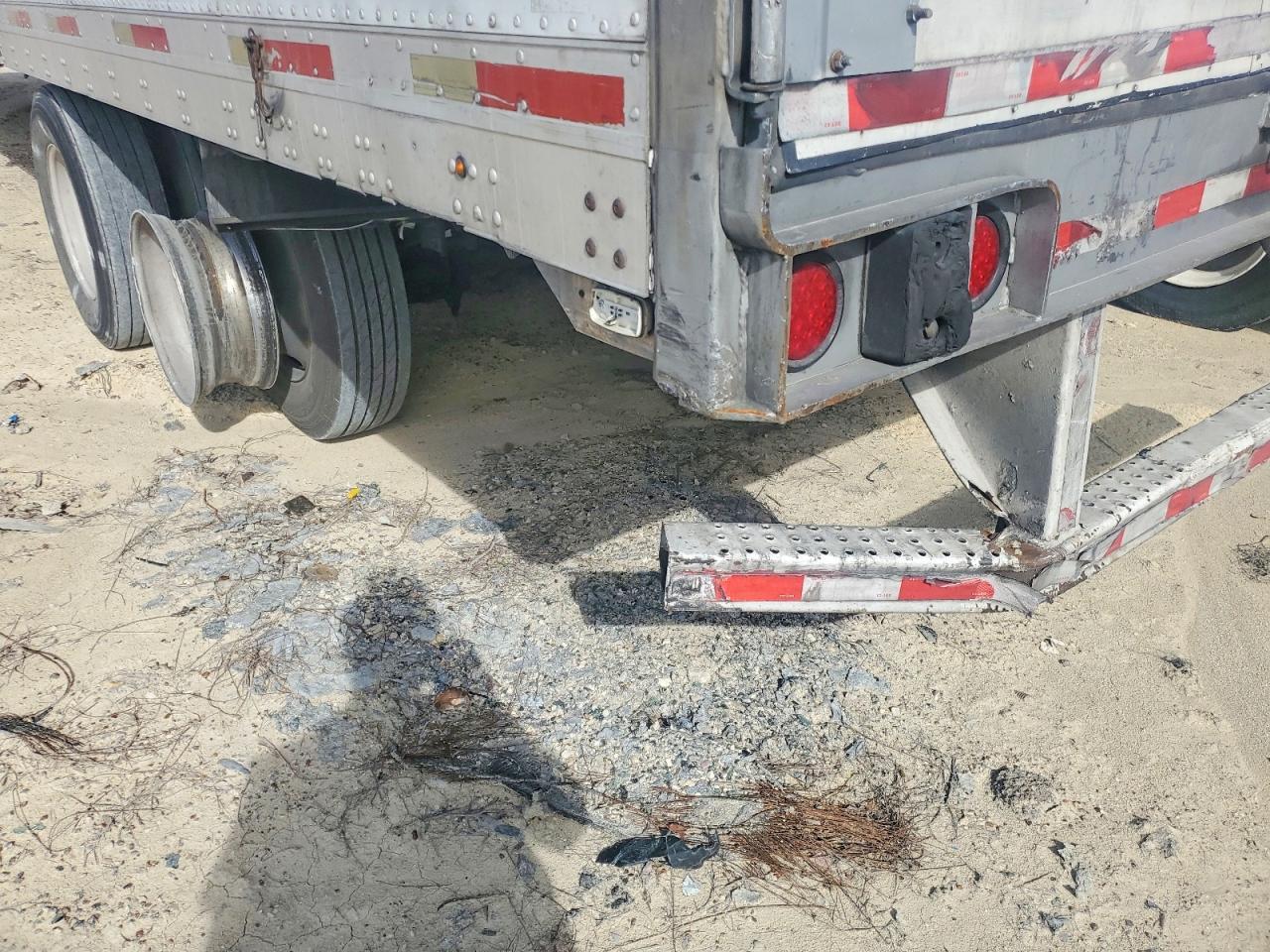 2000 Freightliner 2001 Utility VS2DC DRY Van Trailer
